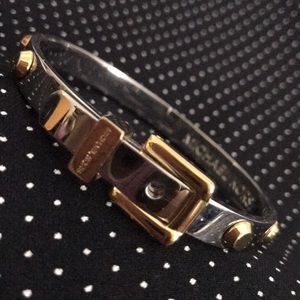 ❤️🔥bangle by Michael Kors . It’s silver/ gold